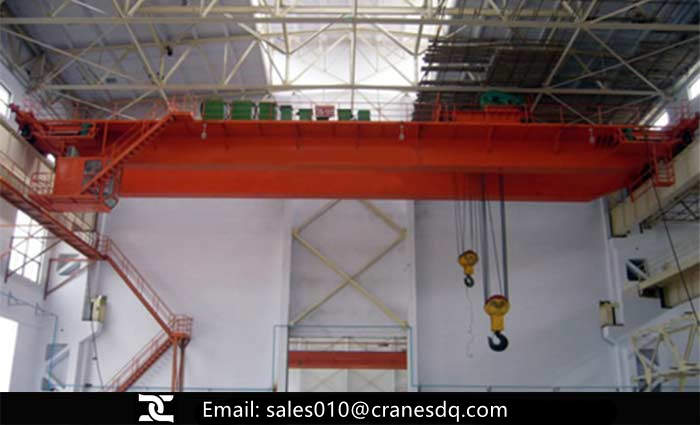 Overhead crane uses rigid guide pillar anti-swing system
