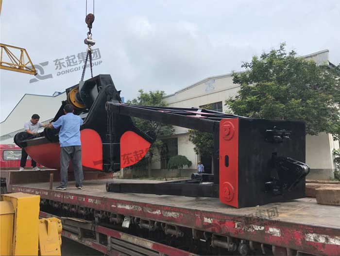 10 Ton Overhead Crane Grab Bucket is being boxed and shipped to Pakistan