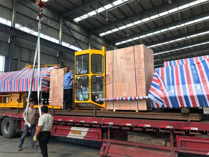 10 Ton Overhead Crane Grab Bucket is being boxed and shipped to Pakistan