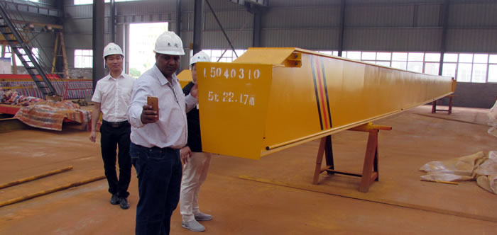 Pakistan clients with Dongqi eot crane workshop