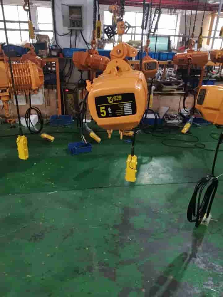 Photos of chain hoist products