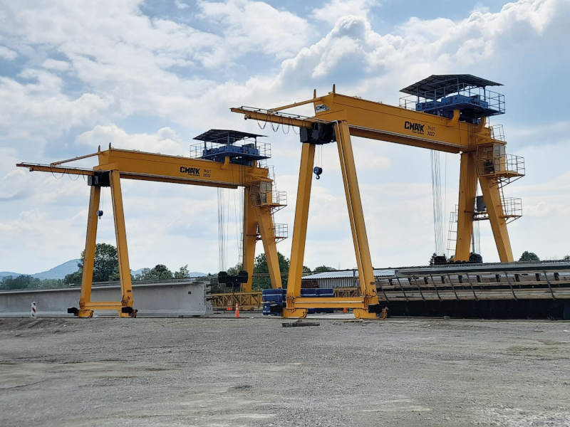 CMAK Installs Gantry Cranes For A Motorway Project