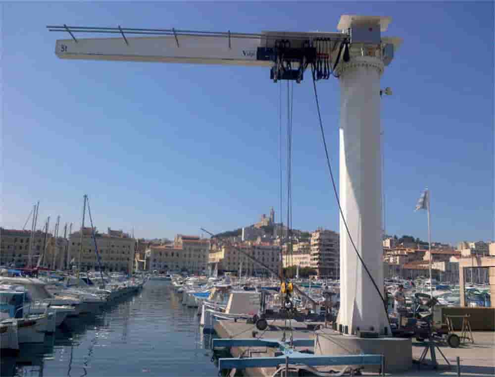 A Donati GBR jib crane in operation at The Port of Marseille, France.