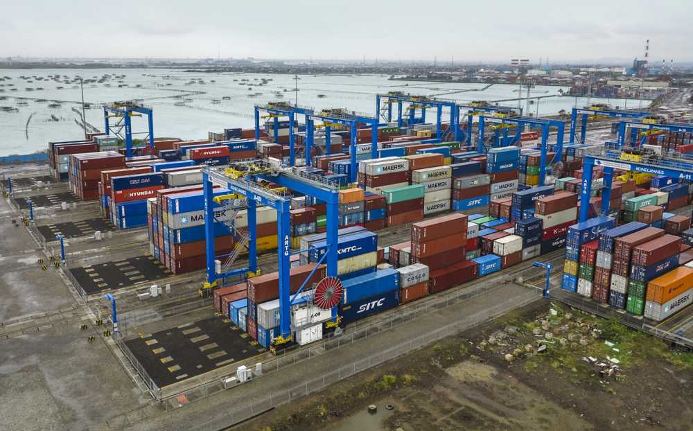 Container terminal expands fleet of automated RTGs