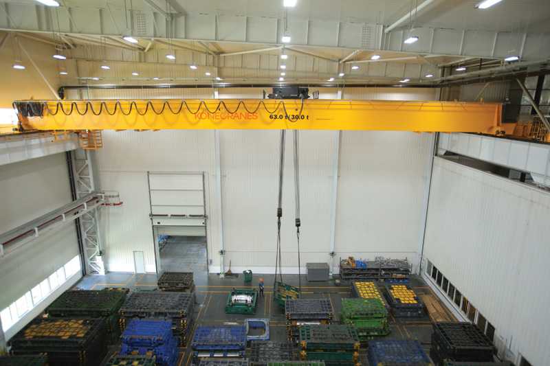 Application of overhead crane in automobile mold factory
