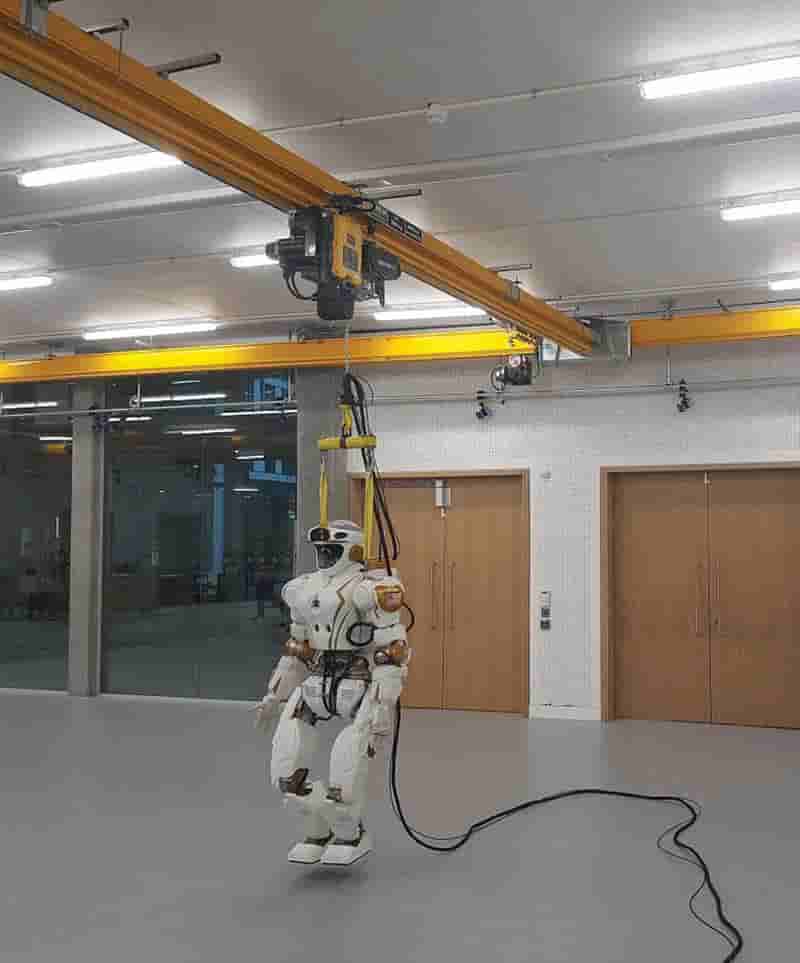 Slide of the Valkyrie Verlinde helps robot stay upright