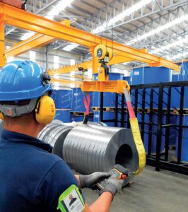 With Tele Radio’s ergonomic wireless control system, the operator can control the crane and load from
