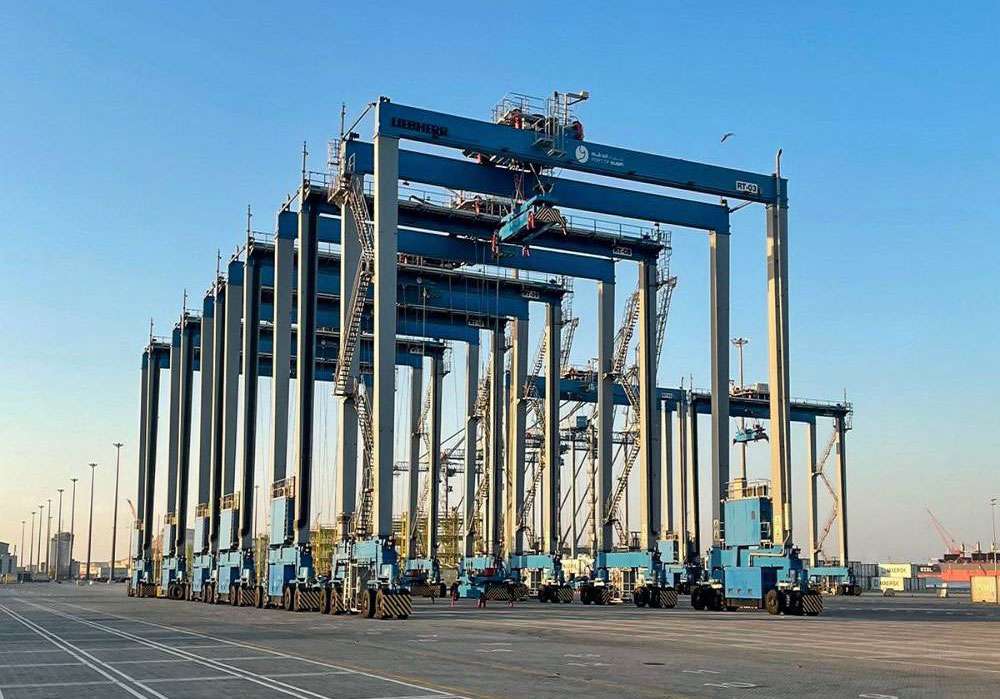 Automated-rubber-tyred-gantry-cranes-debut-in-Oman