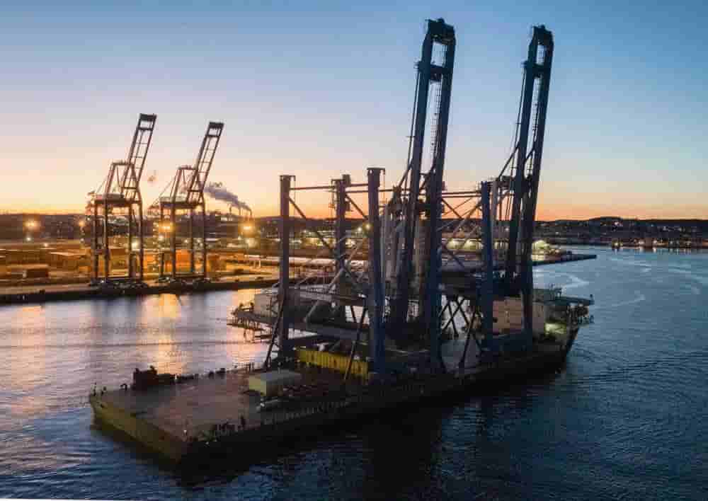 Hyundai Heavy Industries container cranes