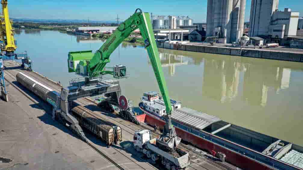 Sennebogen’s 895 at Enns by the Danube