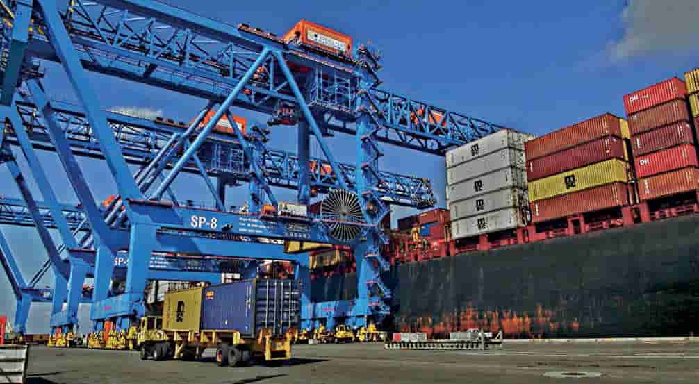 Ship-to-shore unloading at Florida’s Port Everglades