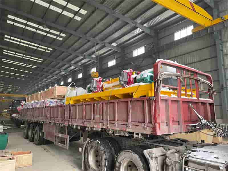 The loading process of 11 QD overhead cranes
