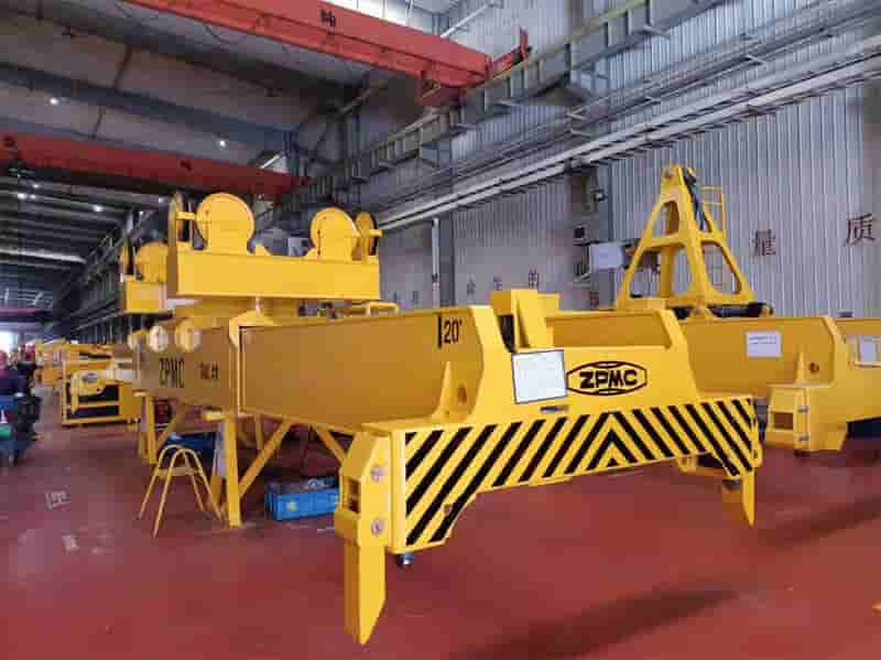 container spreader