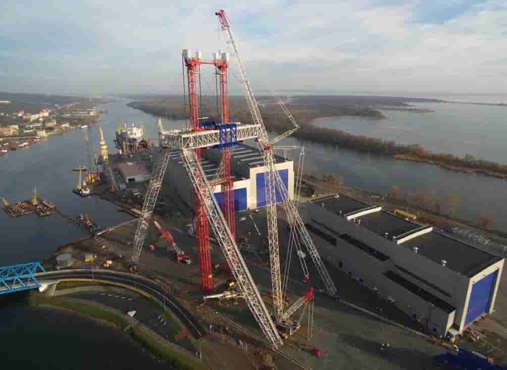 Wheel sets and bracings of Goliath crane are installed, with disassembly of the ga