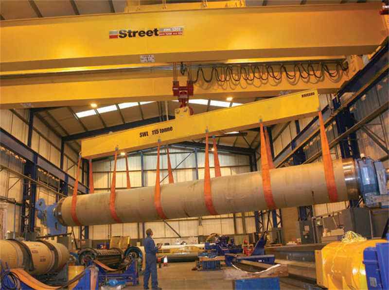 A 120t Street Crane hoist using a 115t spreader bar