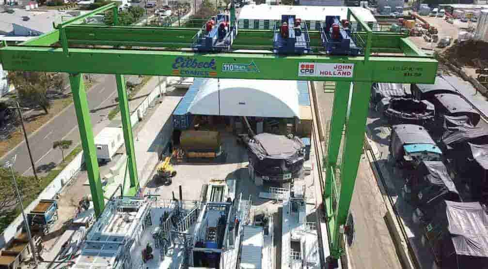 Gantry crane at Melbourne’s Westgate Road Tunnel project