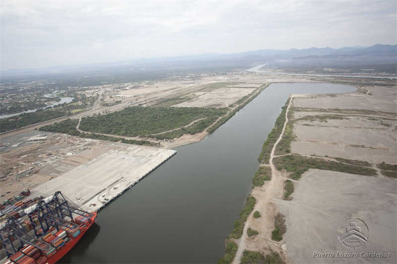 Large crane order expected for Mexican container terminal
