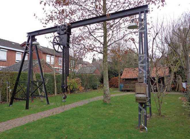 The finished hoist, in Koenen’s garden.
