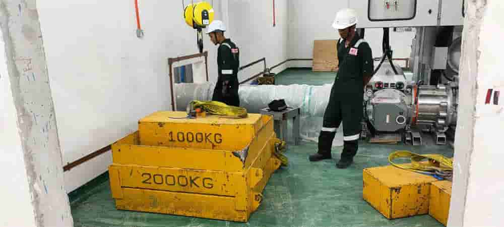 Test de charge dans l'usine de HD de 5 tonnes de pont roulant vendu à la Malaisie