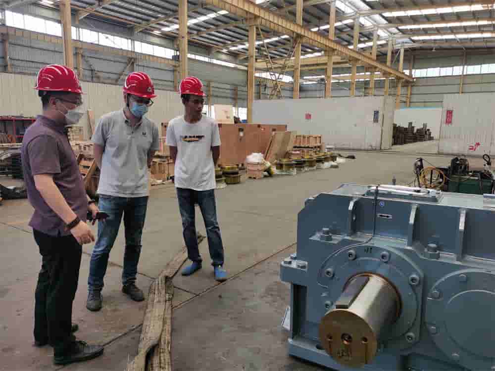Purchasing representatives visit the factory