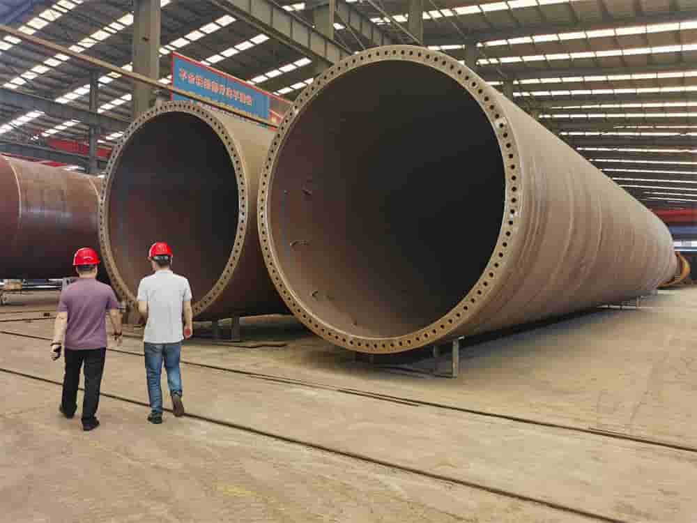 Purchasing representatives visit the factory