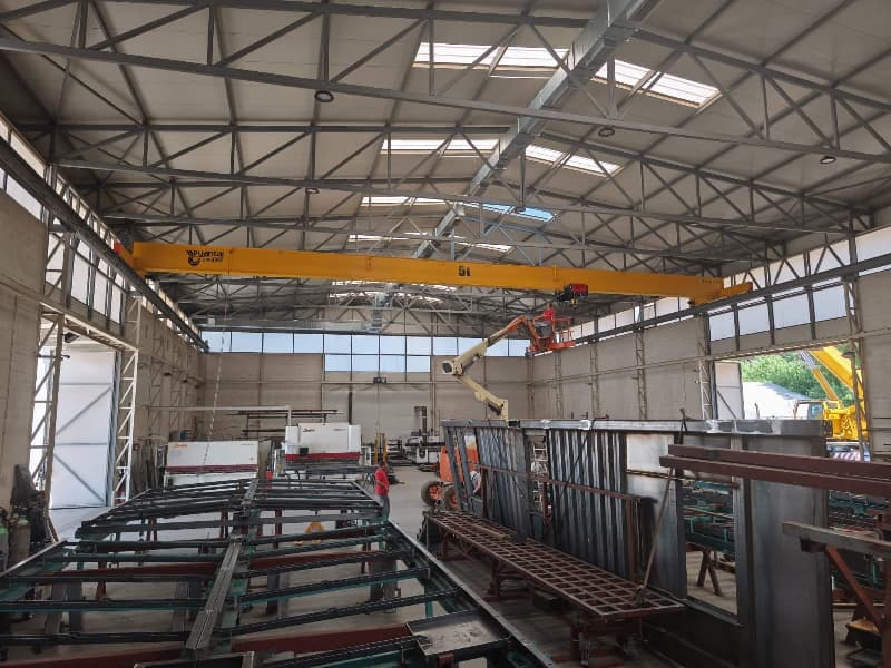 HD-type 5-ton European-style single-girder bridge crane installed in Serbia