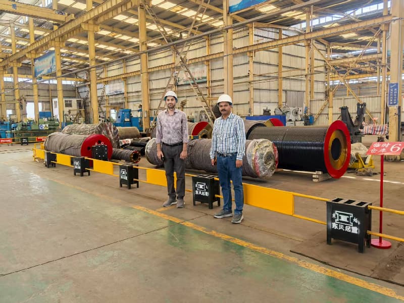 The Pakistani customer visited our factory and inspected the bridge crane they had customized at our facility