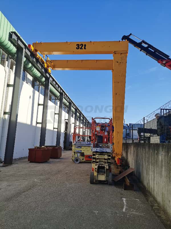 BMGO type 32-ton semi-gantry crane is being installed in Portugal
