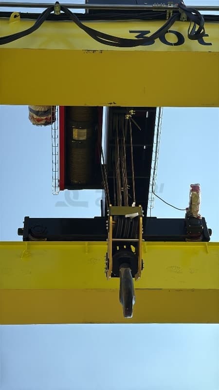 Detailed display of a 30-ton RTG crane