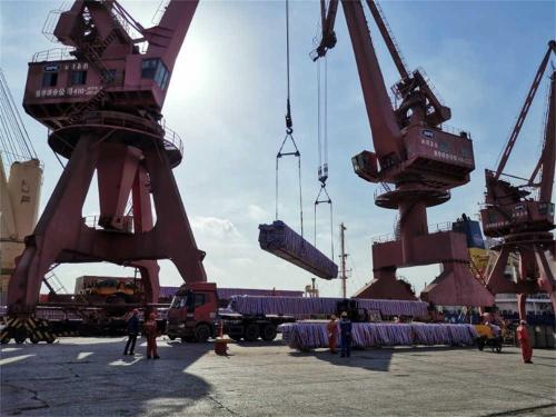Overhead-crane-loading-ship-in-port-5
