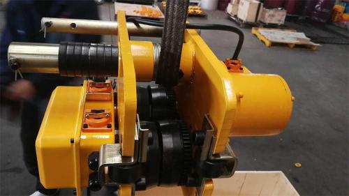 7.5-ton-electric-chain-hoist-is-being-assembled-3