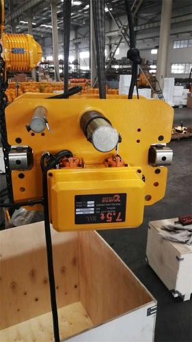7.5-ton-electric-chain-hoist-is-being-assembled