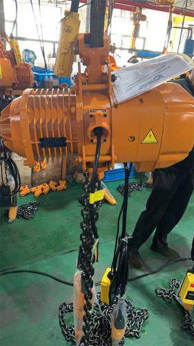Side-of-fixed-electric-chain-hoist-3