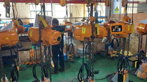Side-of-fixed-electric-chain-hoist-5