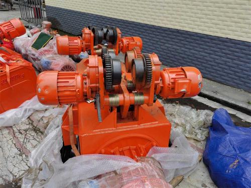 cd-type-electric-wire-rope-hoist-at-the-construction-site-3
