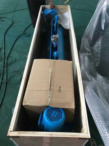 1.5t-electric-wire-rope-hoist-is-put-into-wooden-box