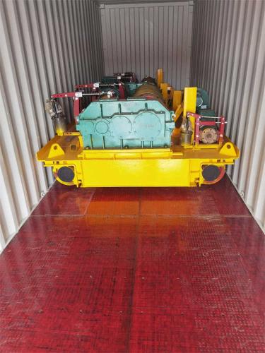 Overhead-crane-electric-flat-car-and-accessories-are-reinforced-inside-a-container-5