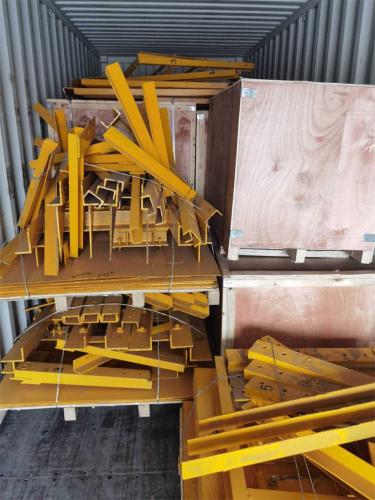 Spare-parts-for-overhead-cranes-are-reinforced-in-containers-3