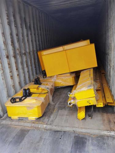 Spare-parts-for-overhead-cranes-are-reinforced-in-containers-4