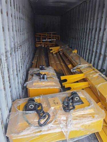 Spare-parts-for-overhead-cranes-are-reinforced-in-containers-5