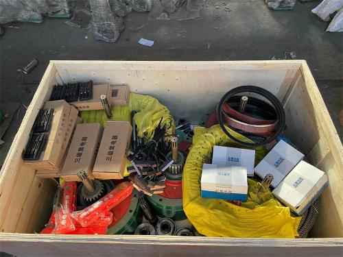 Packing-of-electric-hoist-accessories-1