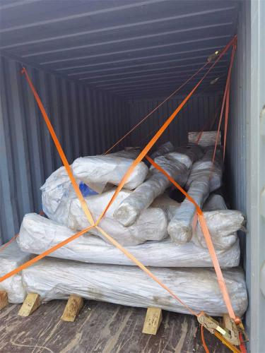 Crane-parts-loaded-into-container-5